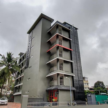 Oyo Townhouse 061 Gcda Kakkanad Signal Kochi Exterior photo