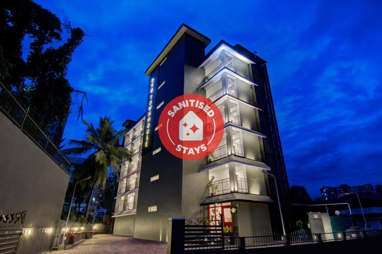 Oyo Townhouse 061 Gcda Kakkanad Signal Kochi Exterior photo