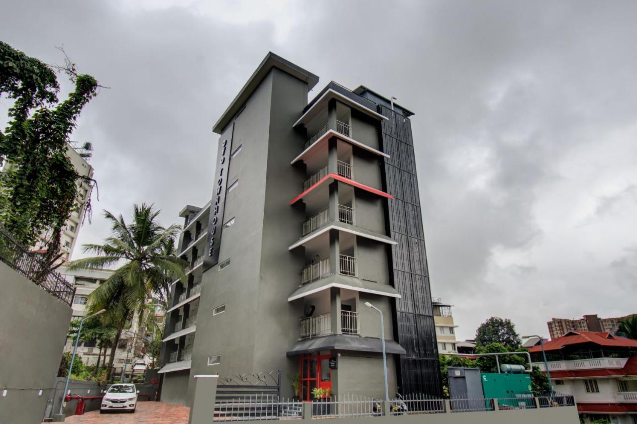 Oyo Townhouse 061 Gcda Kakkanad Signal Kochi Exterior photo