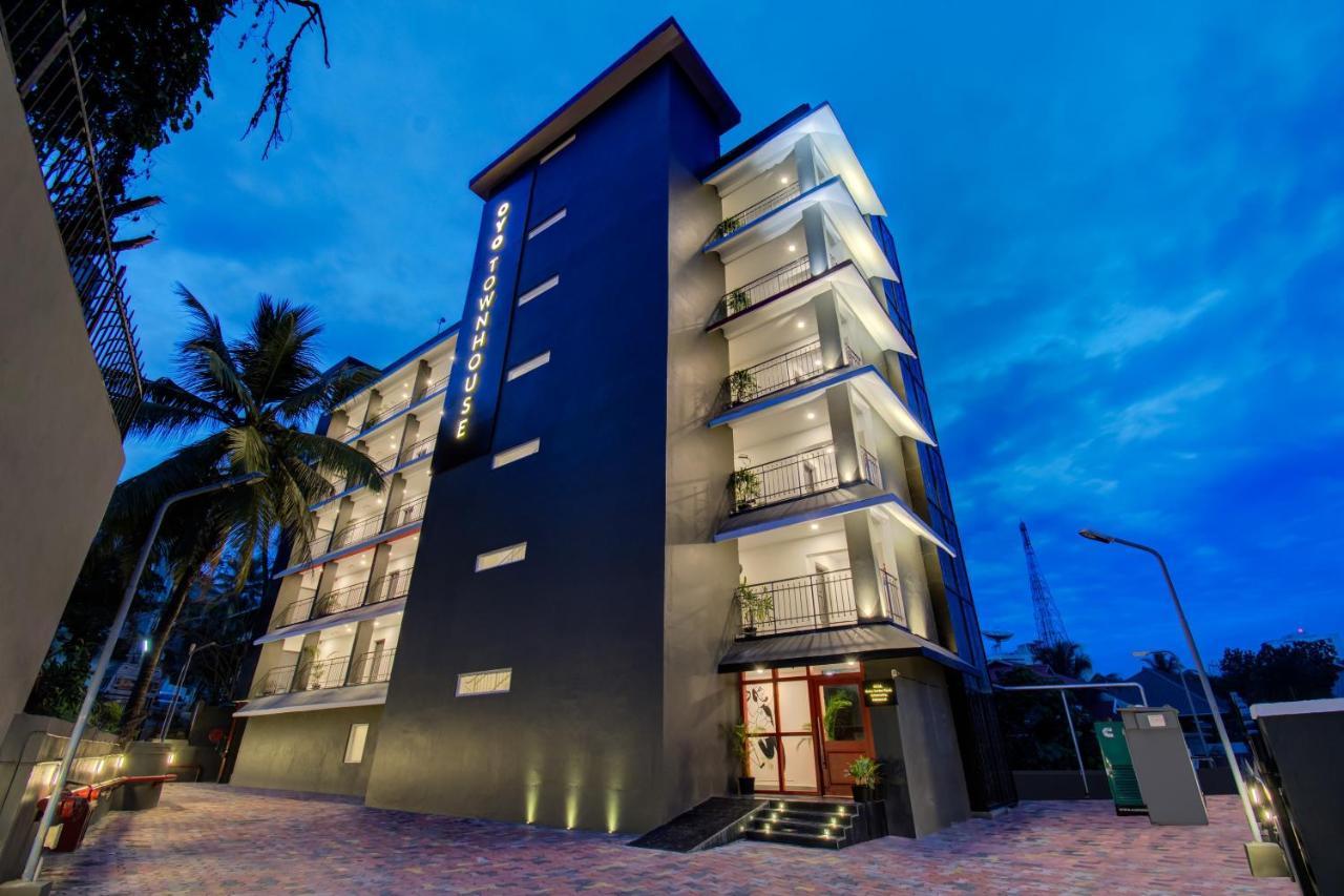 Oyo Townhouse 061 Gcda Kakkanad Signal Kochi Exterior photo